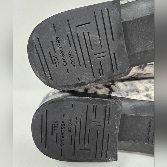 Munro Womens Cate Ankle Chelsea Boots Sz 8.5M Snake Embossed Leather Black-Gray - Picture 6 of 11